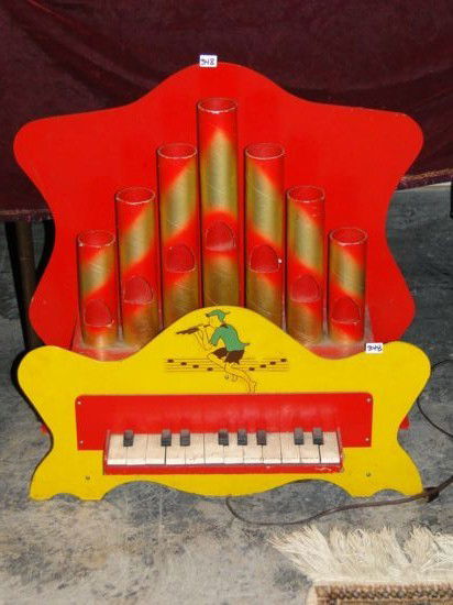 Childs toy electric pipe organ from the 1950's - E: Childs toy electric pipe organ from the 1950's - Est. Value $20-$30