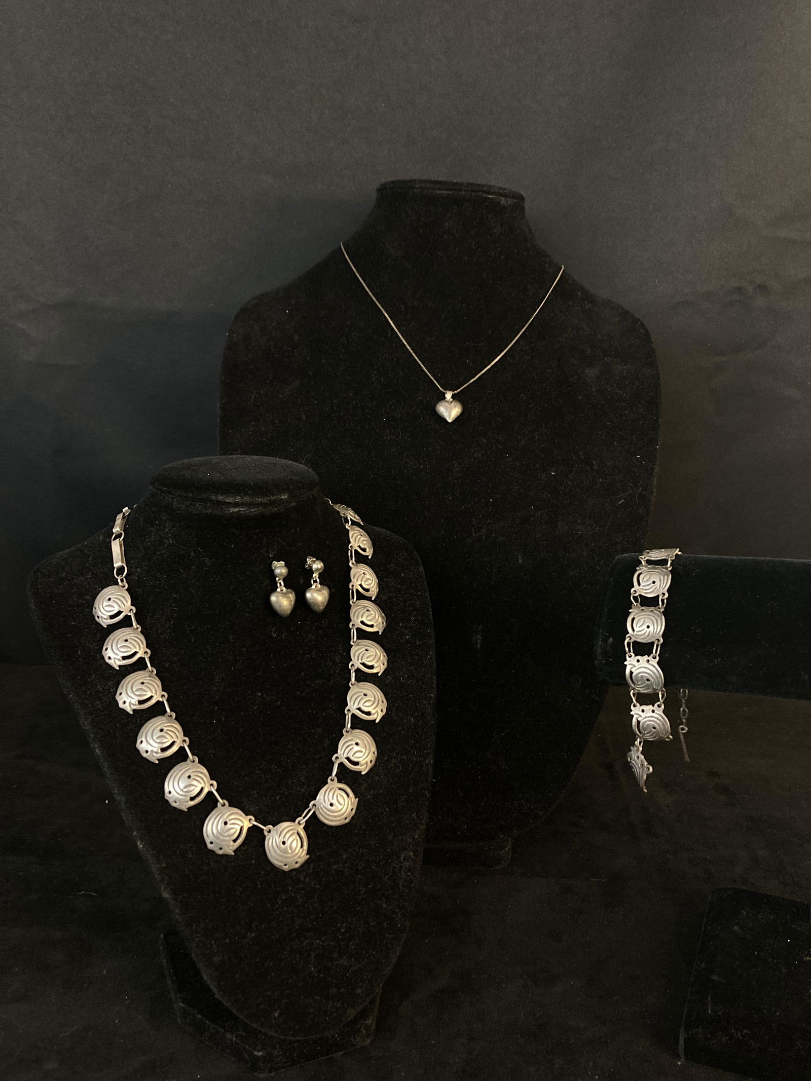 Group of Mexican Sterling Silver Art Deco Jewelry (1 of 7)