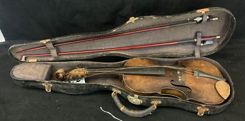 Czechoslovakian Violin and 2 Bows (1 of 6)