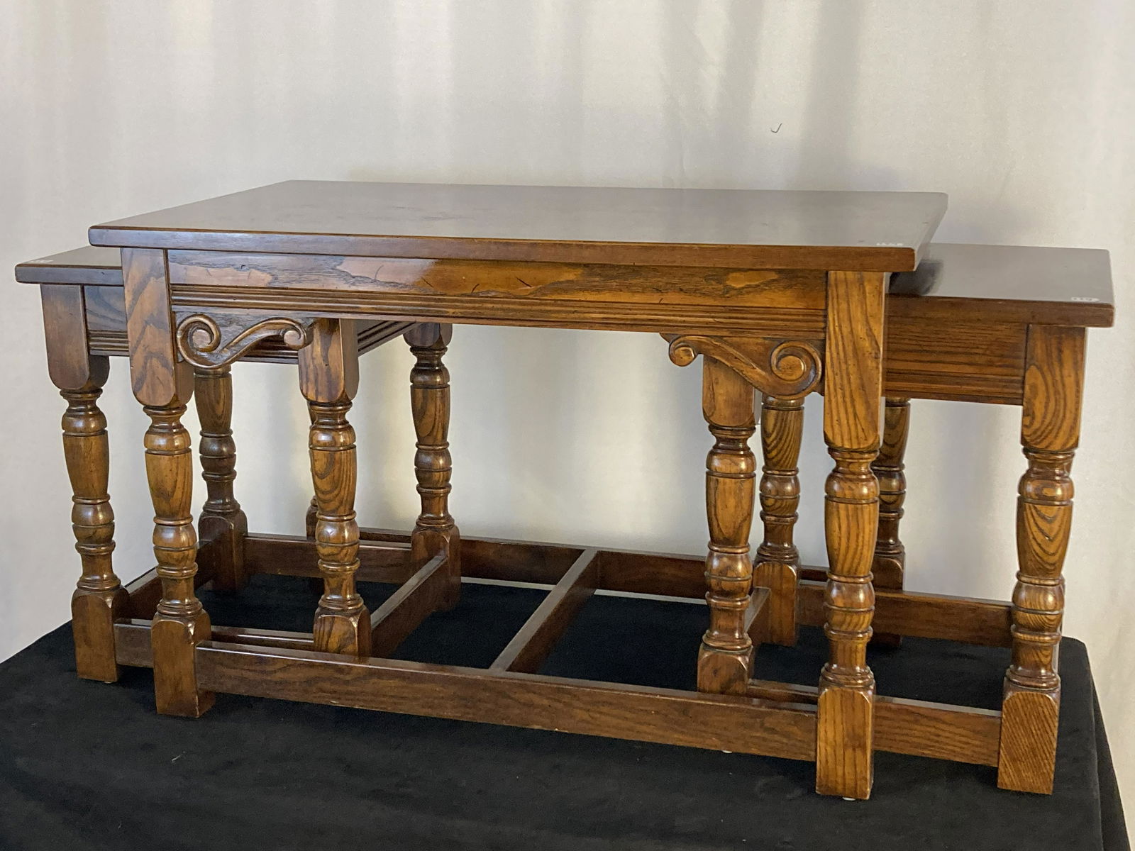 Henredon 3-Section Nesting Coffee Table (1 of 6)