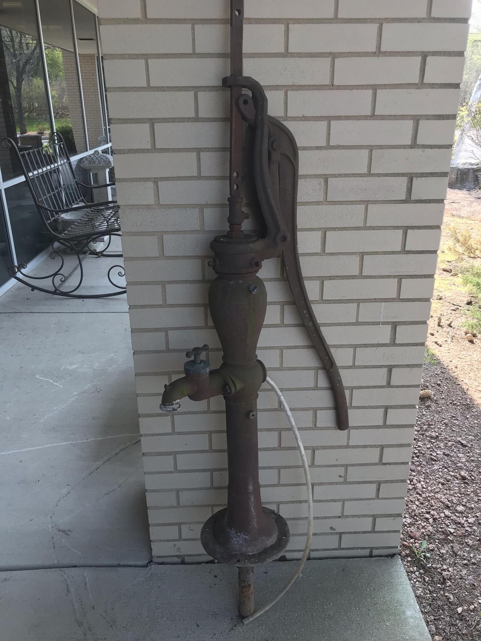 1900's Cast iron Water Pump (1 of 6)