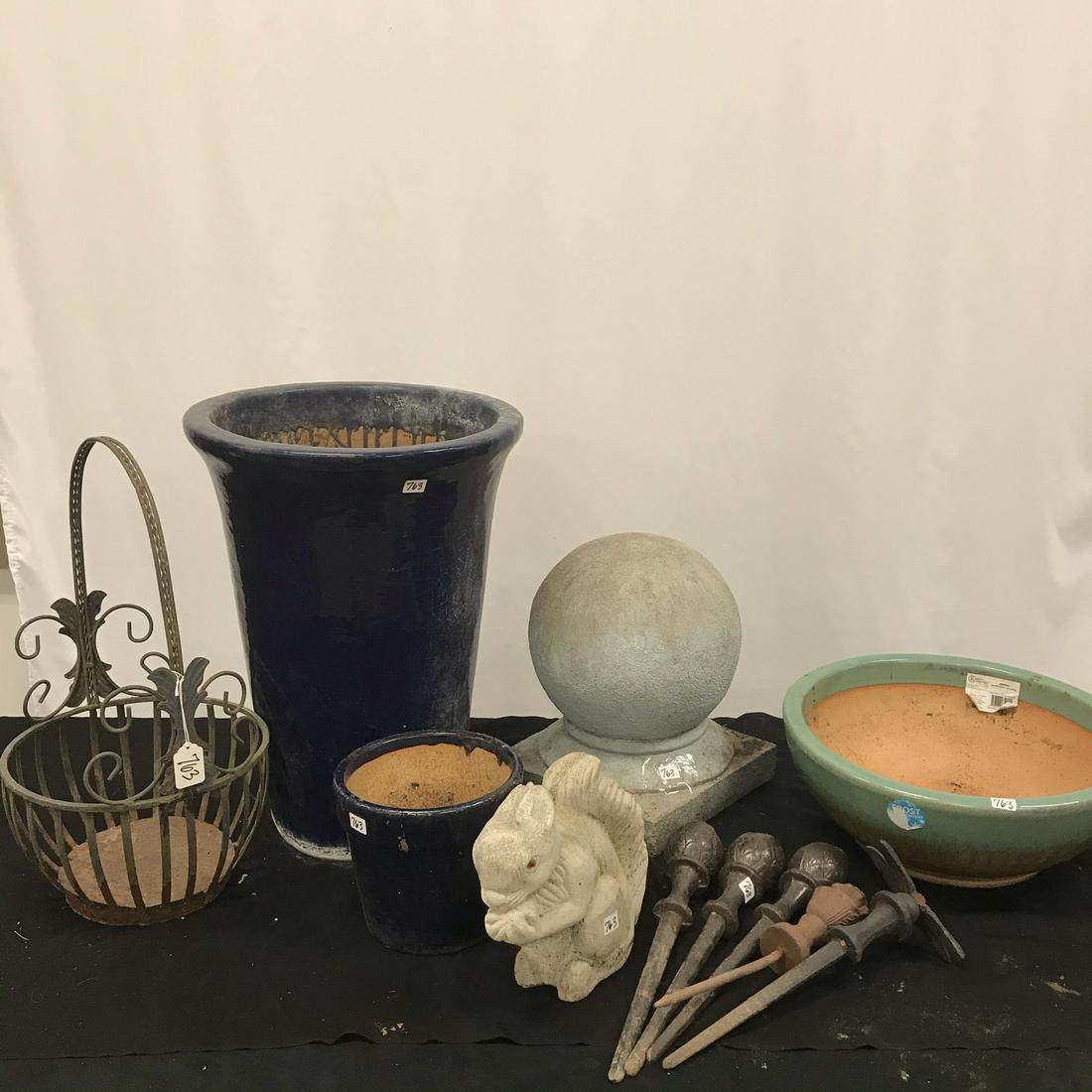 Garden Group of Garden Pots & Onaments (1 of 7)