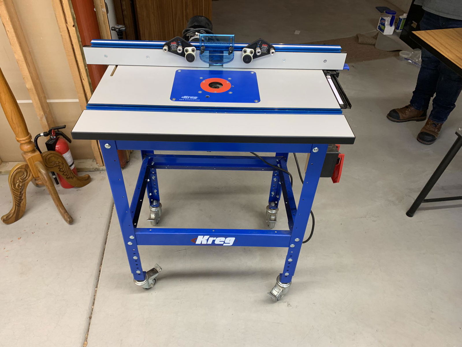 Kreg  Router Table with Triton plunge router with Kreg Fence and dust collector guide. Includes (1 of 5)