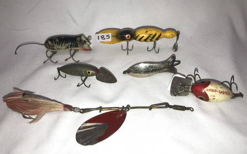 Lot of 6 Fishing Lures: Lot of 6 vintate lures to include a large yellow and black bomber lure, an Arbo-Gaster in red and white, a Glo-Lite swimming mouse lure with rope tail, a Cisco Kid minnow pattern lure, a metal Hellion