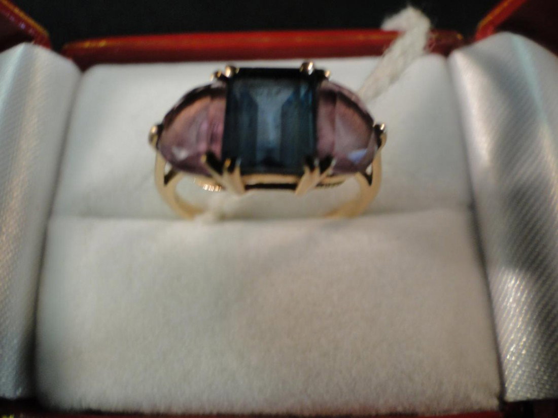 14K yellow gold unsigned ring with over 1K square cu