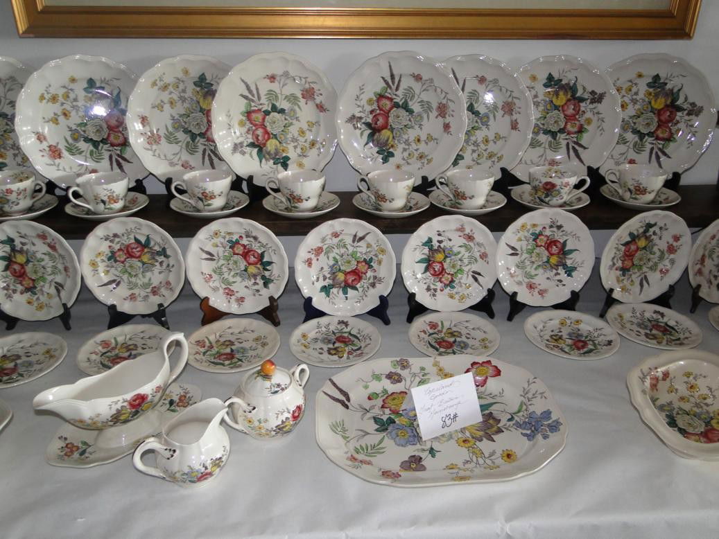 Copeland Spode dinner service in the Great Britain: Copeland Spode dinner service in the Great Britain Gainsborough pattern. 50 piece set. Service for 8. Comes with accessories. Est..value $300-600