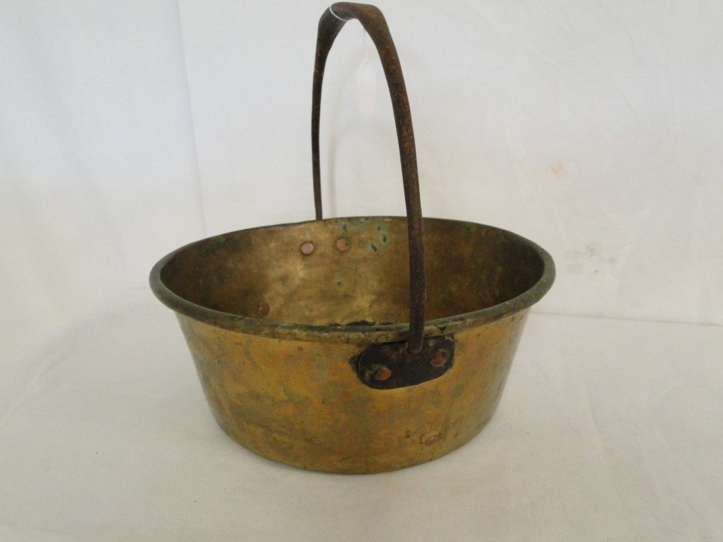 A early 19th century brass and iron maple syrup ke: A early 19th century brass and iron maple syrup kettle. Est. Value $80-90. Measures 13.5" tall x 13.5" across.