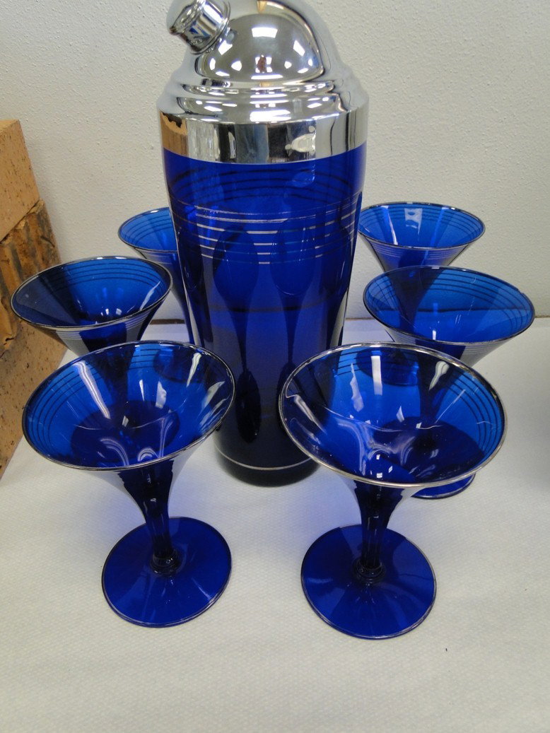 Outstanding art deco cocktail shaker and 6 cocktai: Outstanding art deco cocktail shaker and 6 cocktail glasses. Est. value $100-175