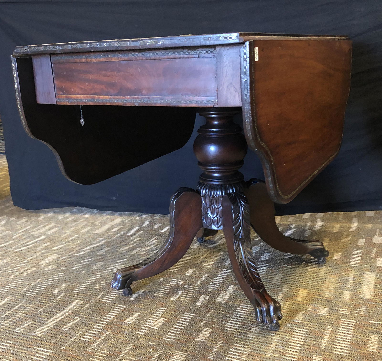 Early 18th Century Drop Leaf Breakfast Table (1 of 15)