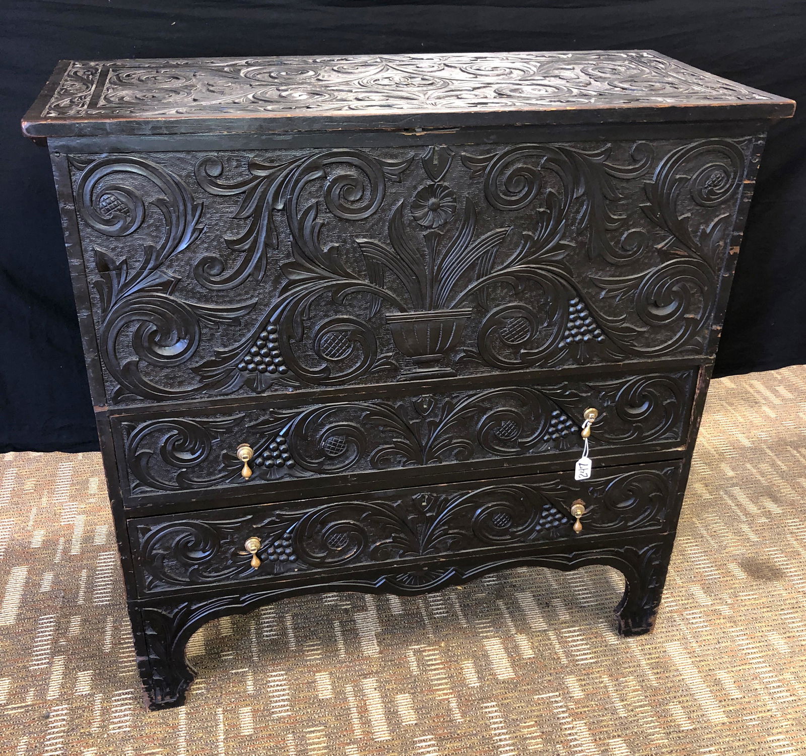 Ipswitch MA Profusely Carved Blanket Chest (1 of 10)