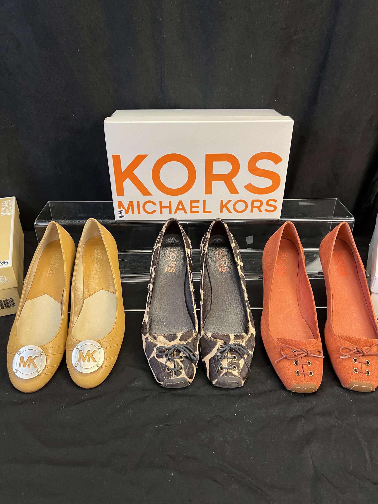 3 Pairs of Michael Kors Leather Flats sz 8.5: These 3 pairs of Michael Kors leather flats in their original boxes sz 8.5 include a pair of gently worn pony skin giraffe print flats with lace up toes, a pair of burnt orange lace toe flats, never w