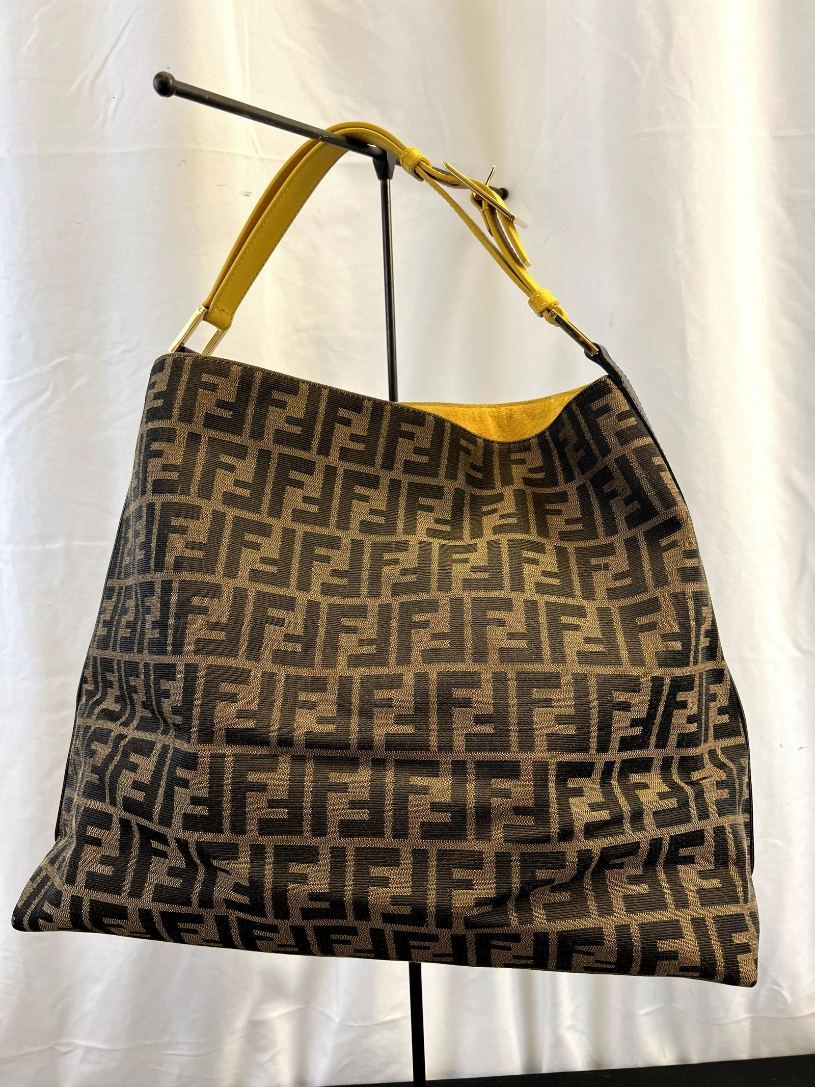 Fendi Large Monogram Tote Bag (1 of 6)