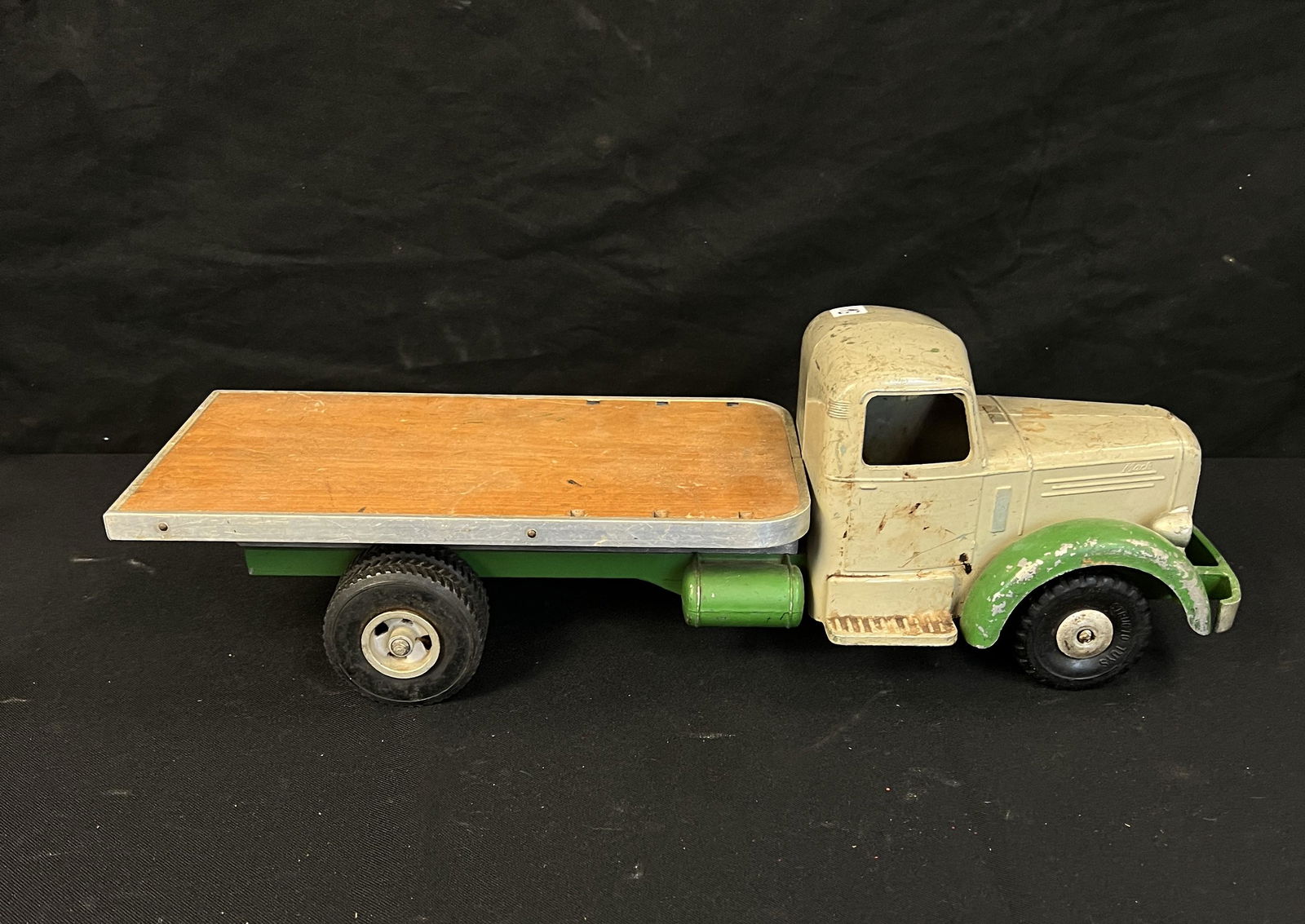 Structo Metal Flatbed Truck (1 of 6)