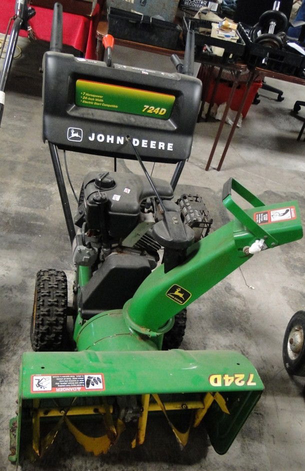 John Deere snow blower model 724D, 7 hp, 24" clear: John Deere snow blower model 724D, 7 hp, 24" clearing width and electric start; in good working condition - PICK-UP ONLY/NO SHIPPING