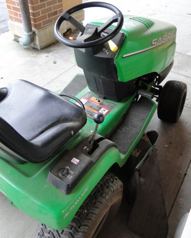 208 Sabre by John Deere riding lawn mower, 14.5 hp, hy Lot 208