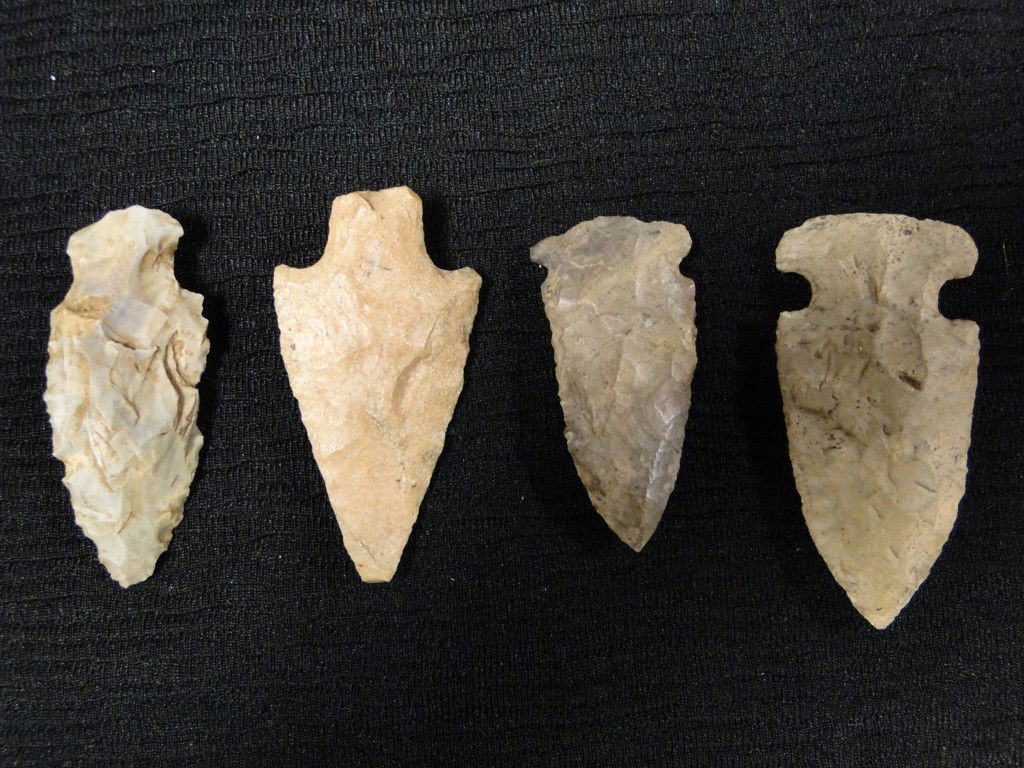 Group of four real antique Native American arrowh: Group of four real antique Native American arrowheads, great form