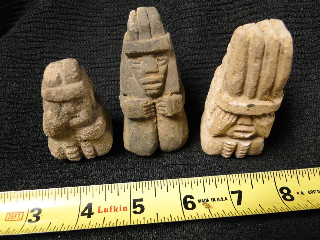 Three self-standing Mayan or Pre-Columbian pottery: Three self-standing Mayan or Pre-Columbian pottery figurines