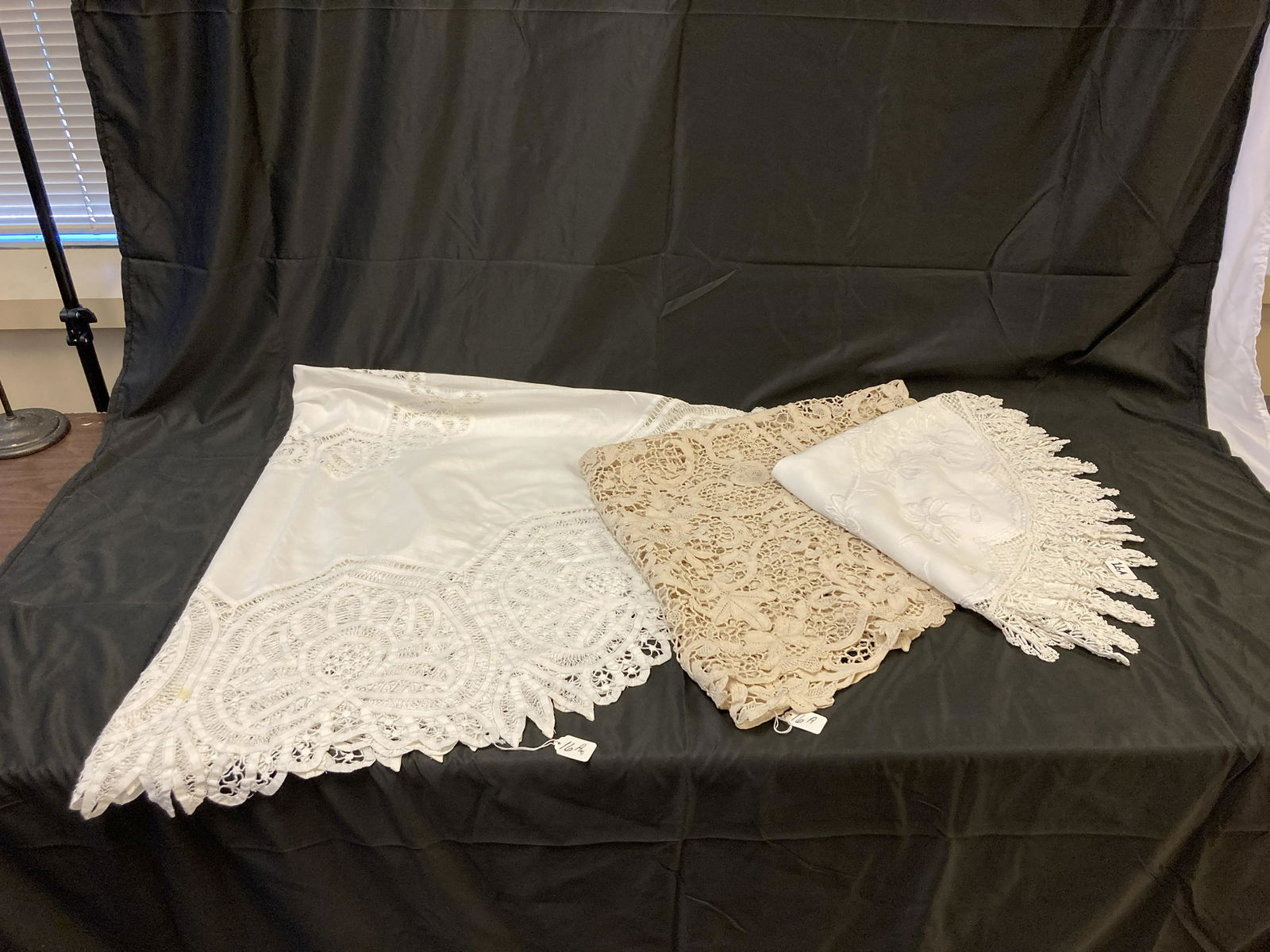 Battenberg Round Parlor Table Cover & Others (1 of 7)