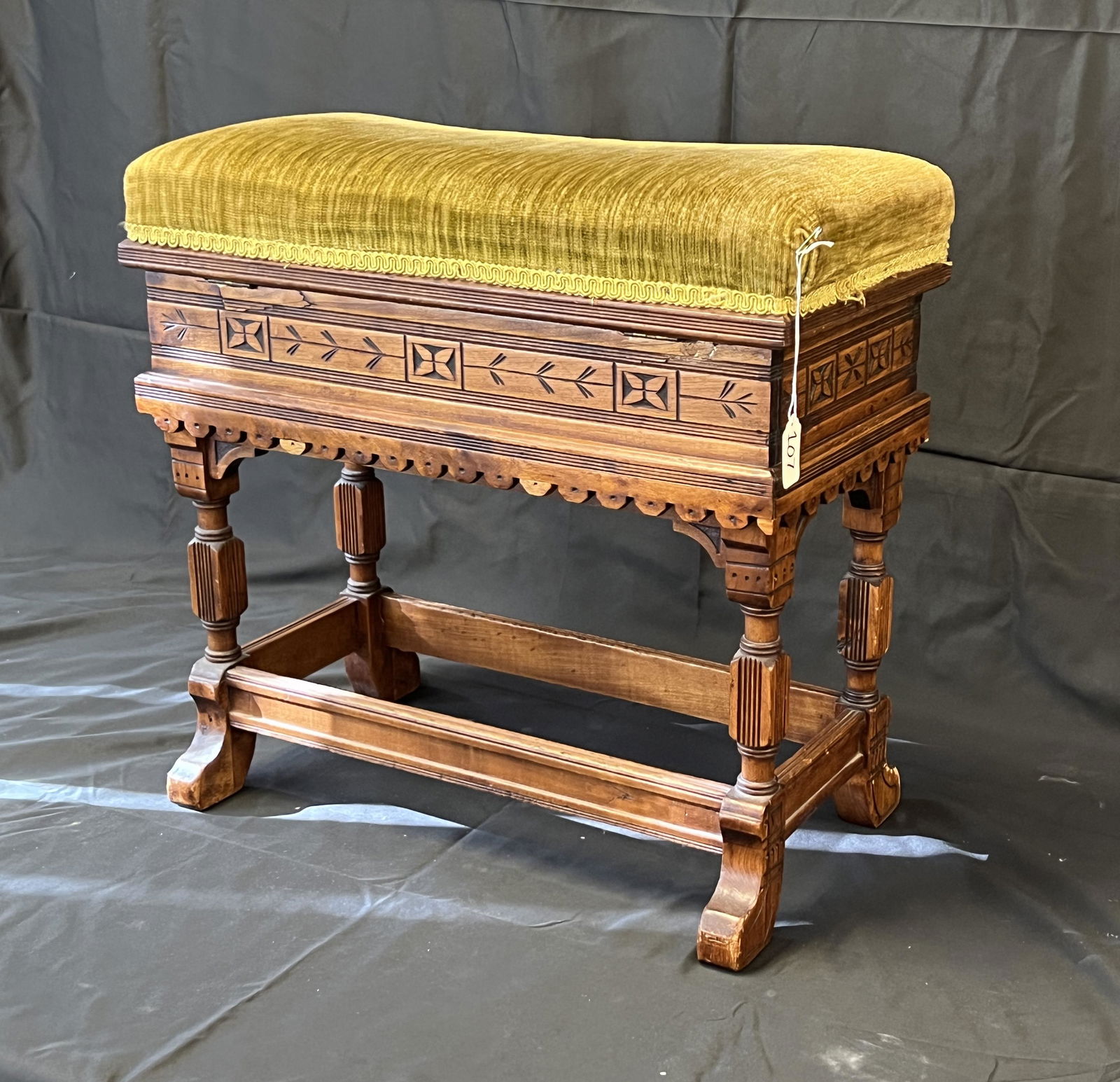Victorian Walnut Lift-Top Sewing Stool (1 of 6)