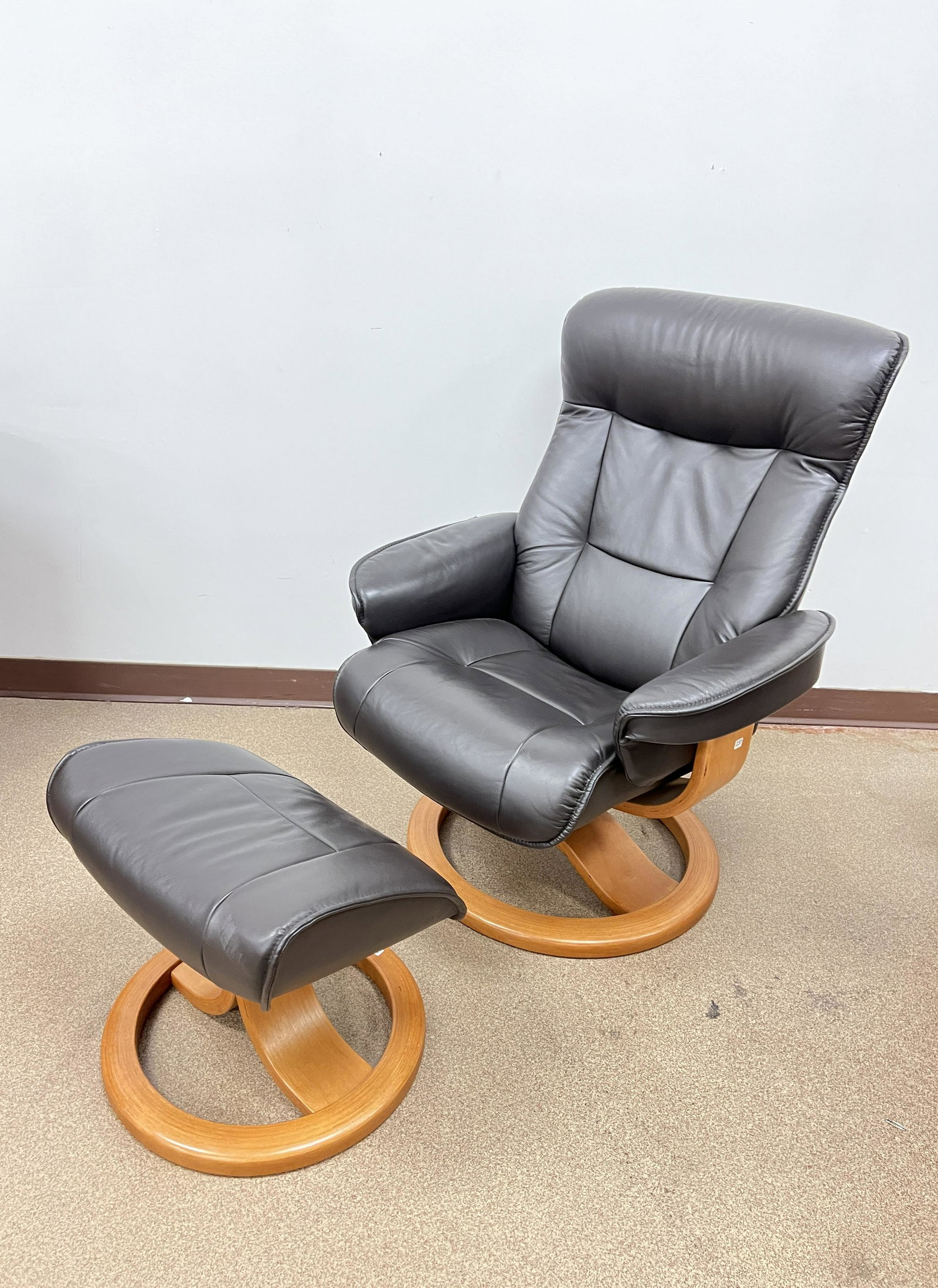 Fjords  Leather Recliner, Ottoman (1 of 9)