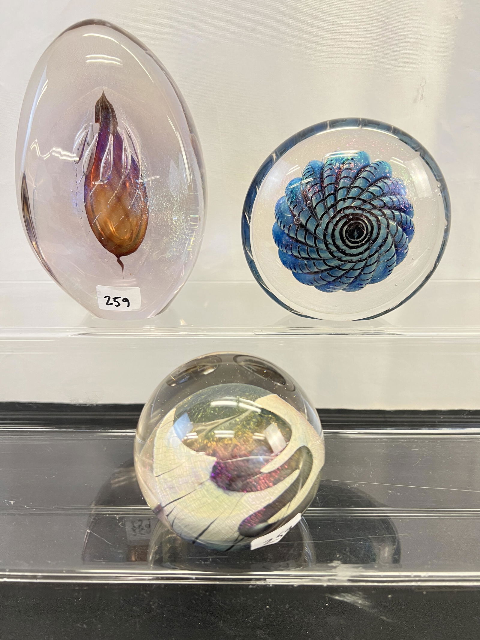 3  Robert Eikholt  Art Glass Paperweights (1 of 13)
