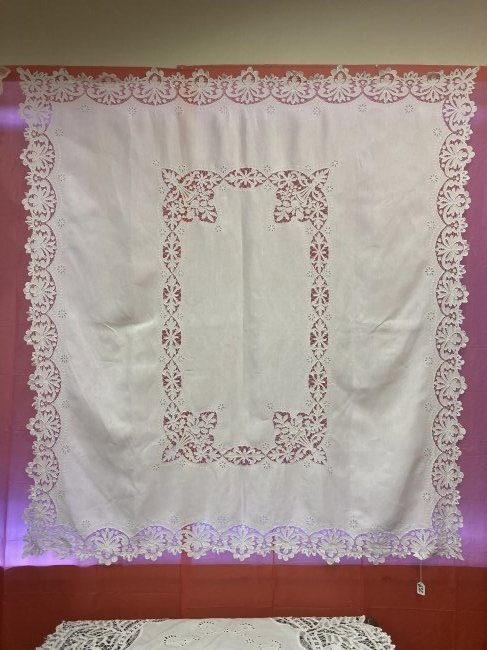 Battenberg Linens & Cutwork Embroidered Tablecloth (1 of 7)