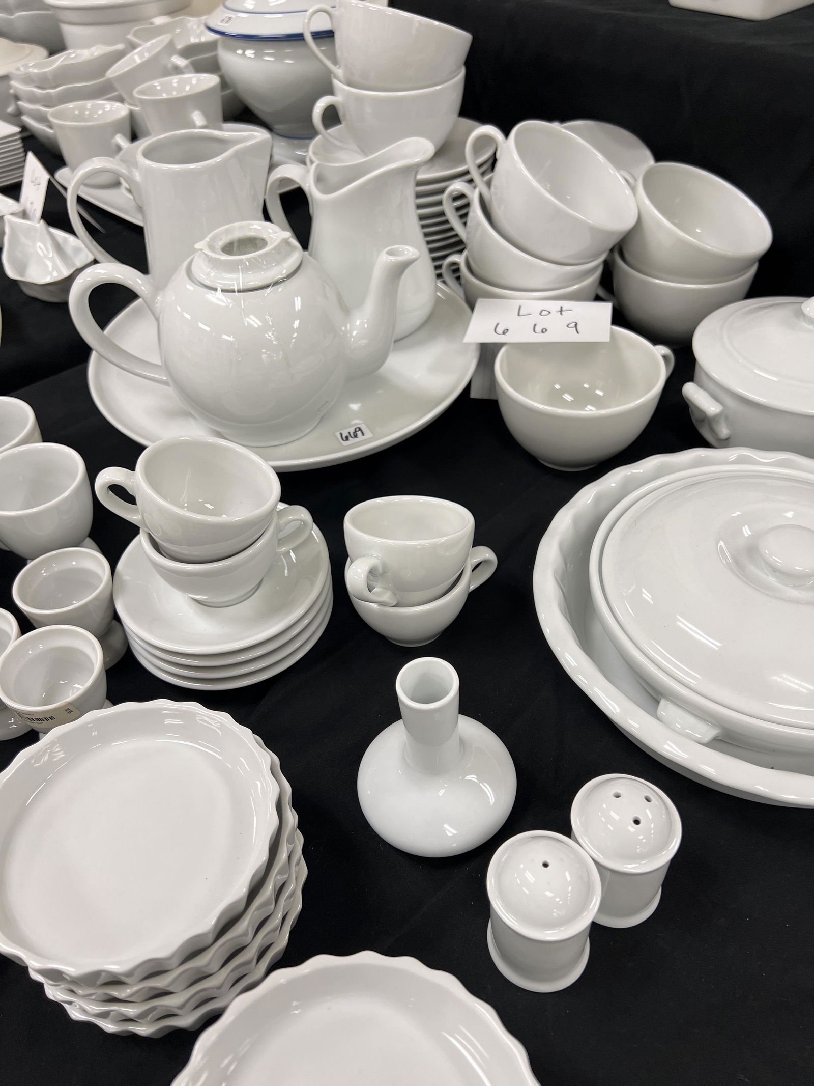 Apilco dinnerware top