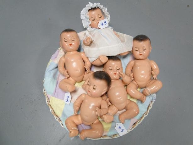 Complete set of Dionne Quintuplet composition doll: Complete set of Dionne Quintuplet composition dolls as babies with original outfits in round wicker bed