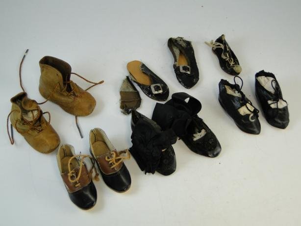 Large group of turn of the century doll shoes - fi: Large group of turn of the century doll shoes - five sets, one odd shoe