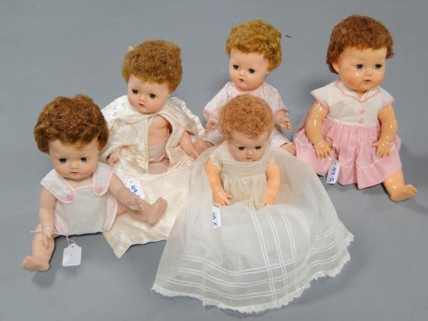 Group of five Tiny Tears dolls in varying ages, al: Group of five Tiny Tears dolls in varying ages, all in good condition (no rubber rot)