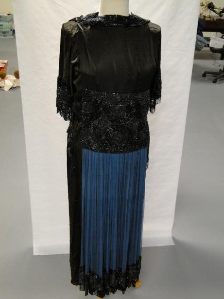 Elaborately beaded Edwardian evening gown: Elaborately beaded Edwardian evening gown