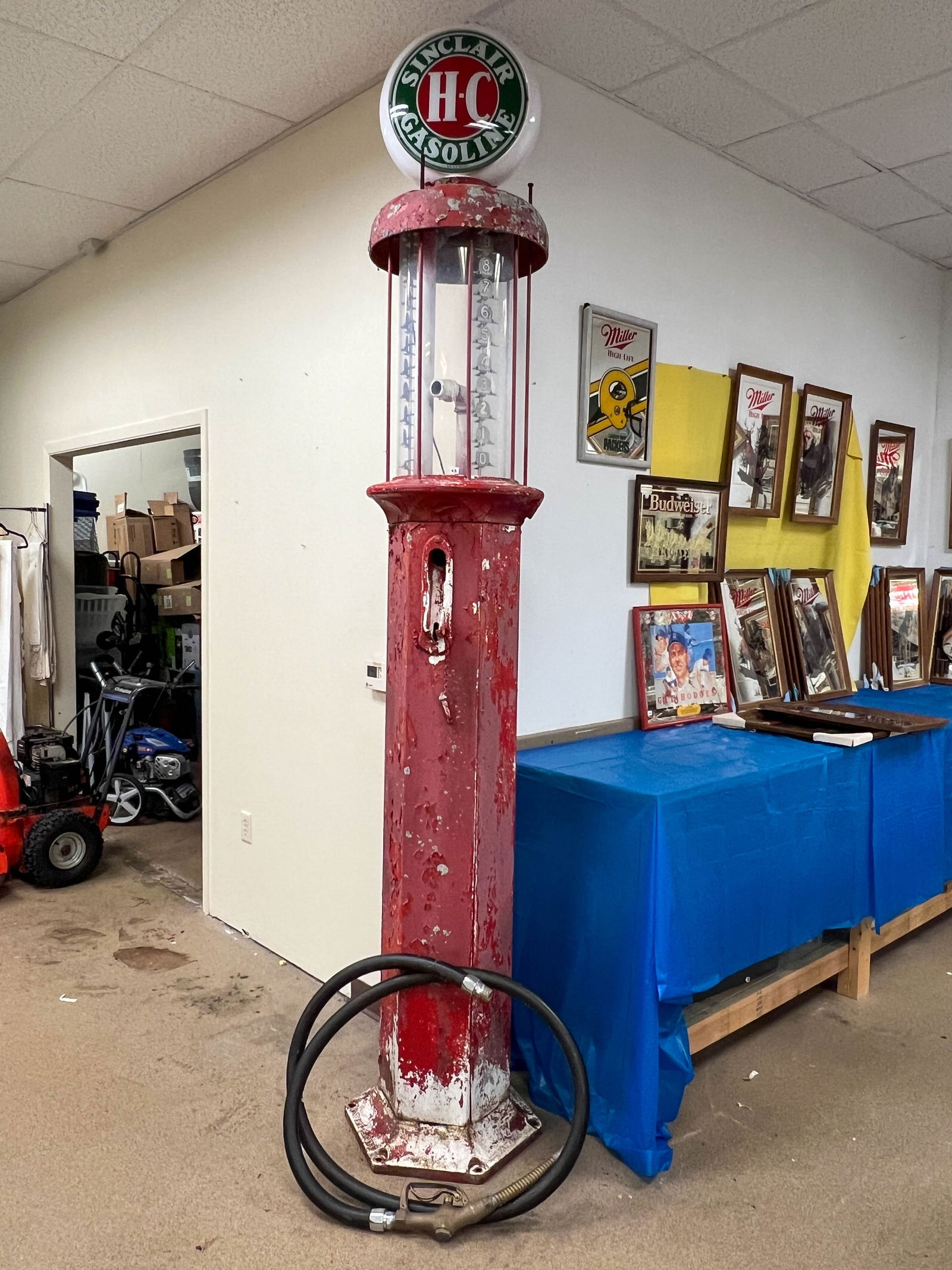 Turn of century cast iron gas pump with cylinder glass top and globe (1 of 7)