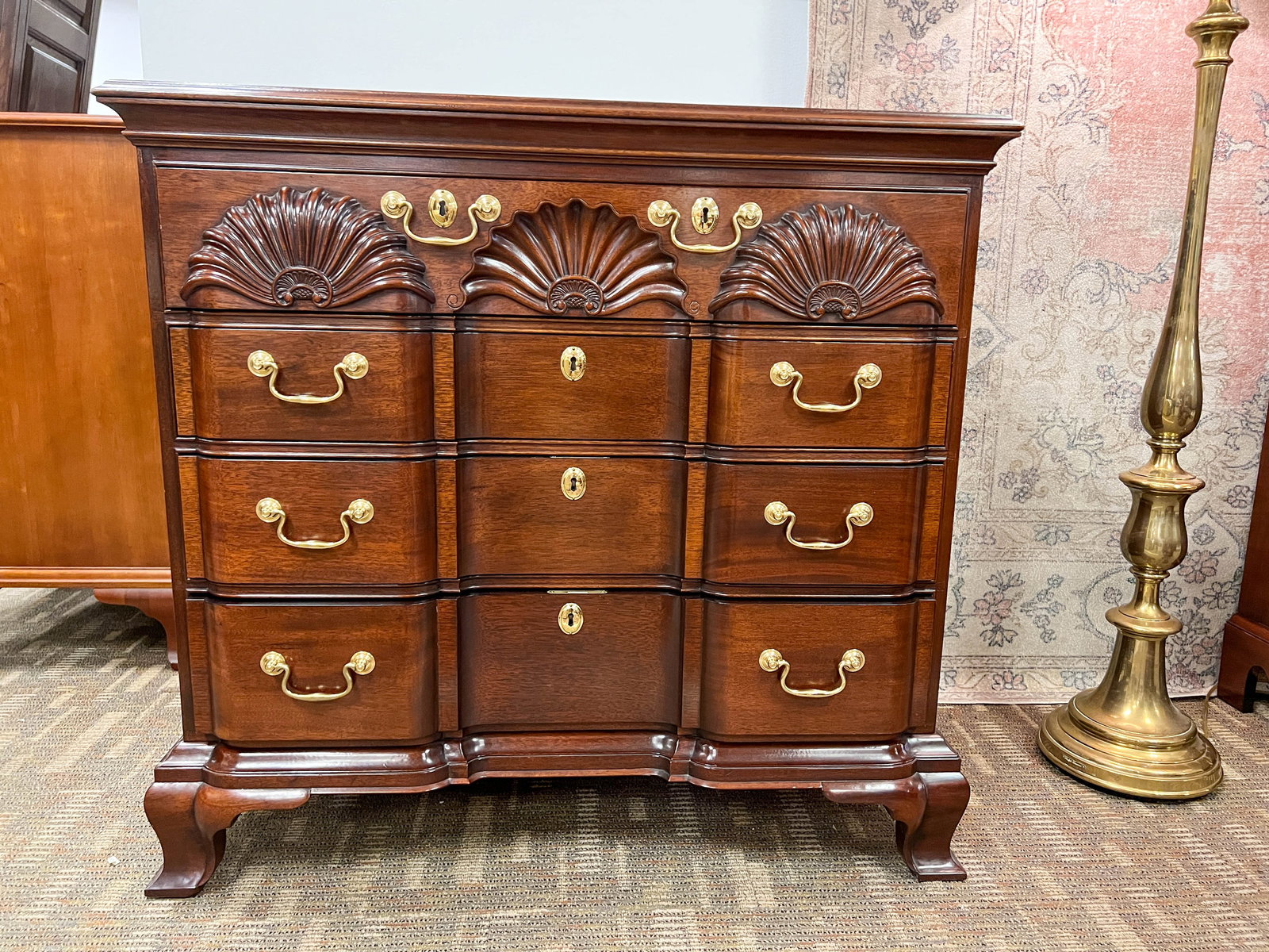 Signed Stickley Mahogony shell carved serpentine 4 drawer Chippendale chest Williamsburg (1 of 3)