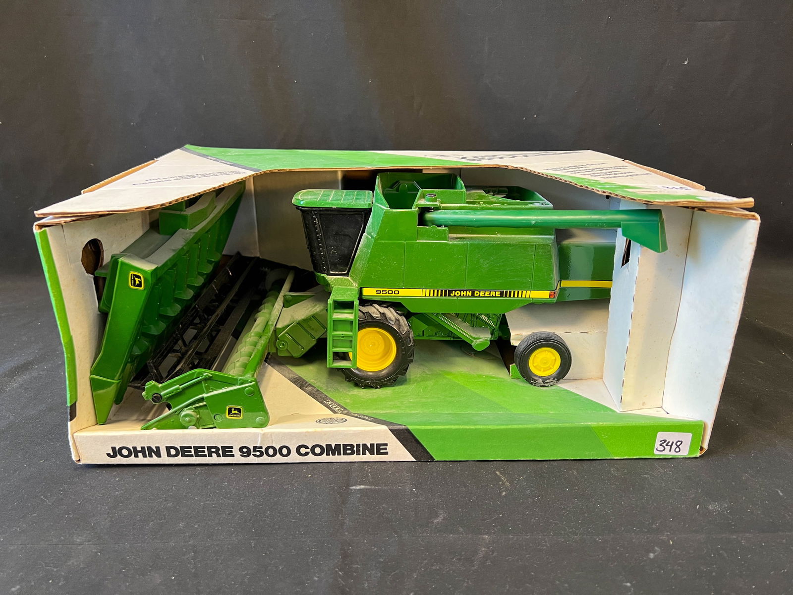 Ertl John Deere 9500 combine in original box (1 of 2)