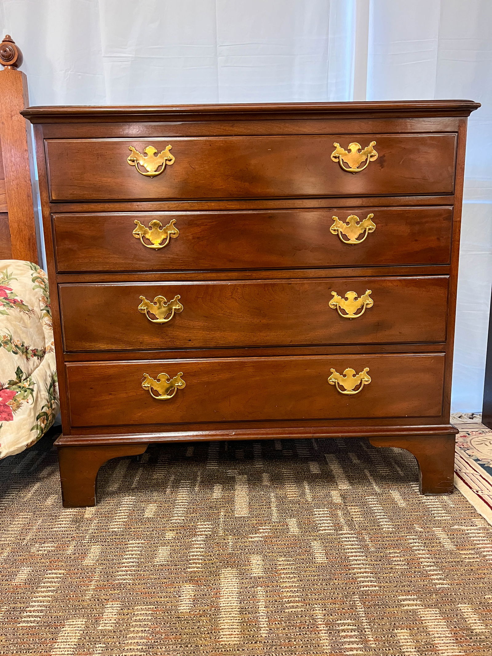 Kittinger Chippendale mahogany 4 drawer side chest on bracket feet (1 of 6)