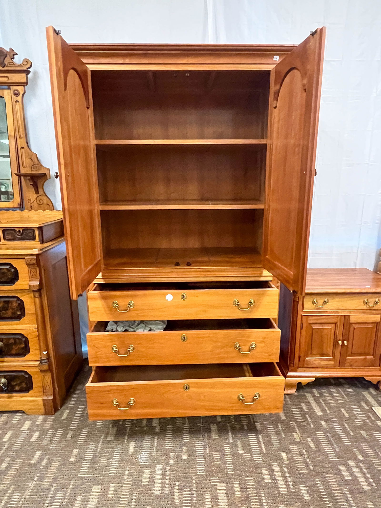 Quality Signed Stickley Colonial King 6-piece Bedroom Suite (1 of 10)