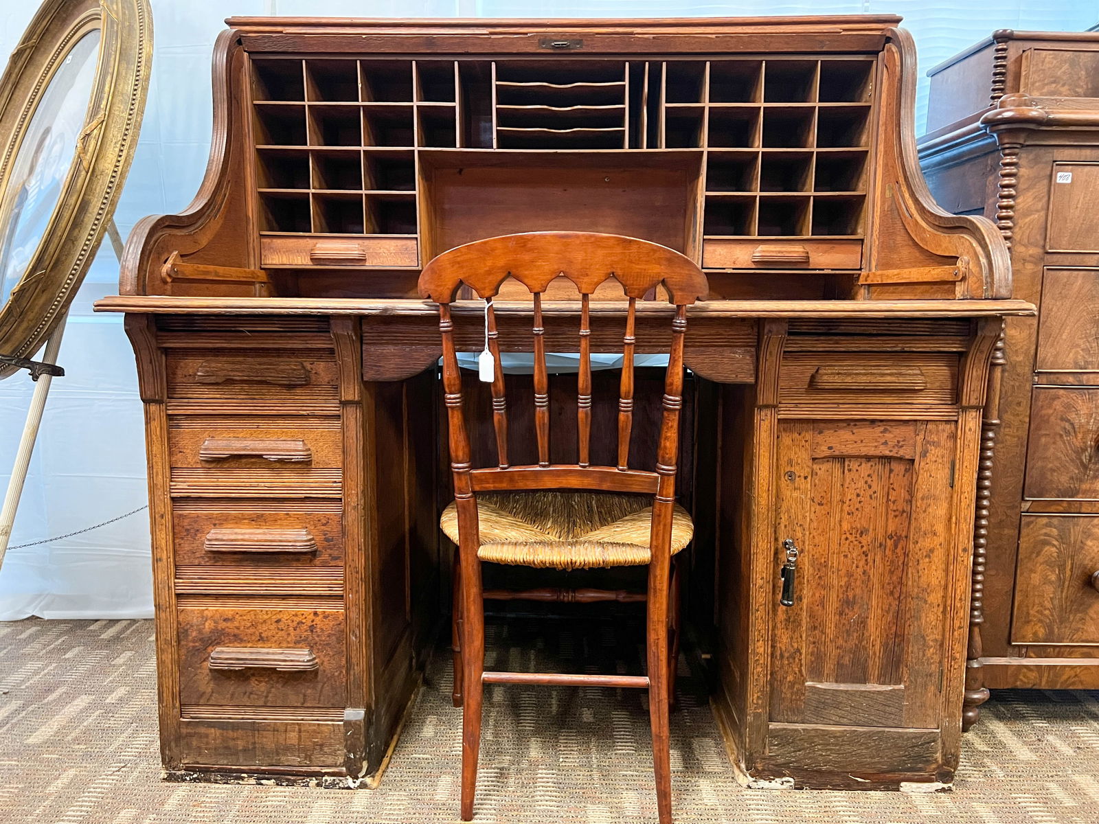 Oak 'S 'curved roll top desk. (1 of 7)