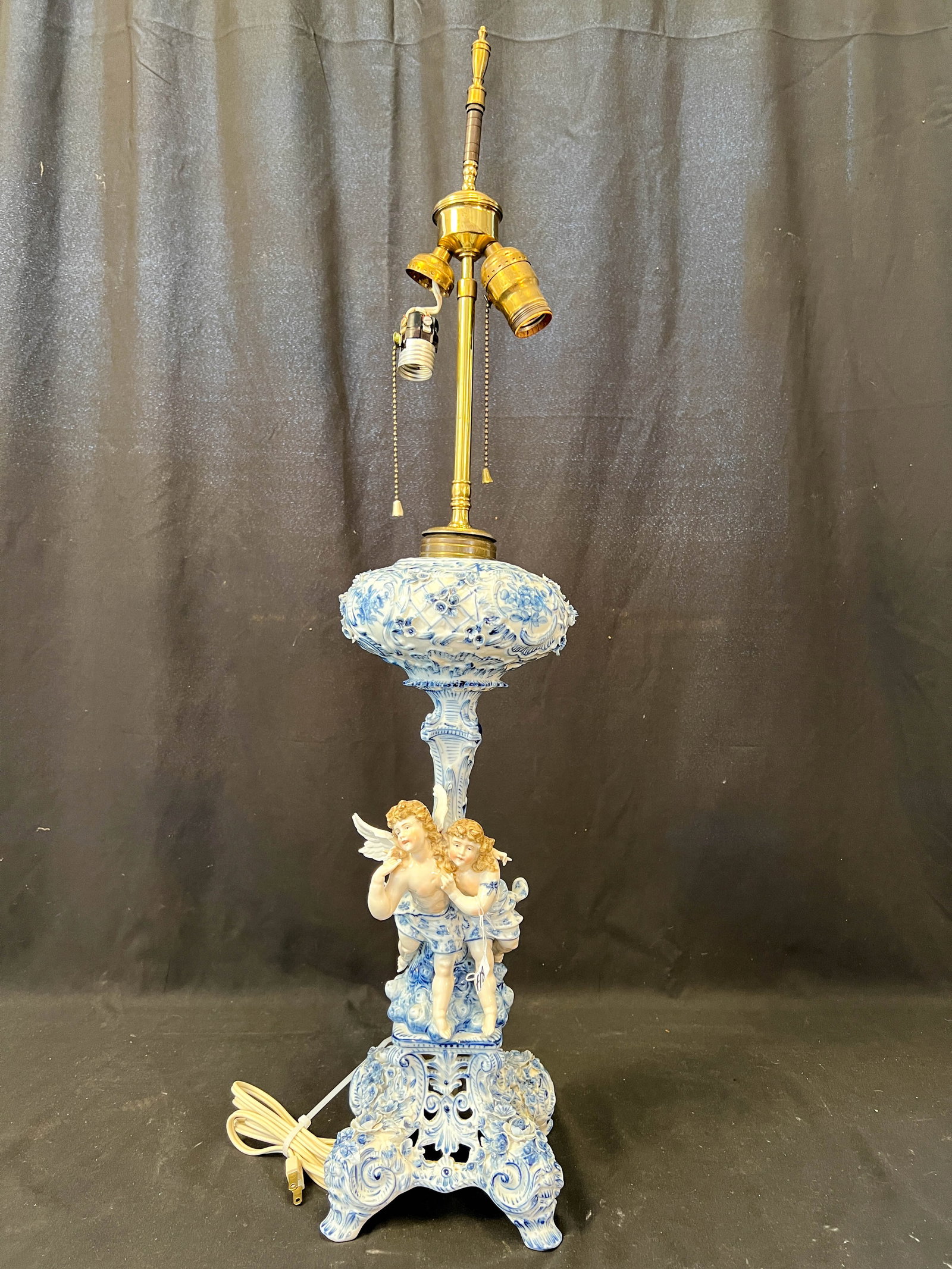 Blue and white Meissen style oil lamp with winged cupid and floral decorations converted It measures (1 of 5)