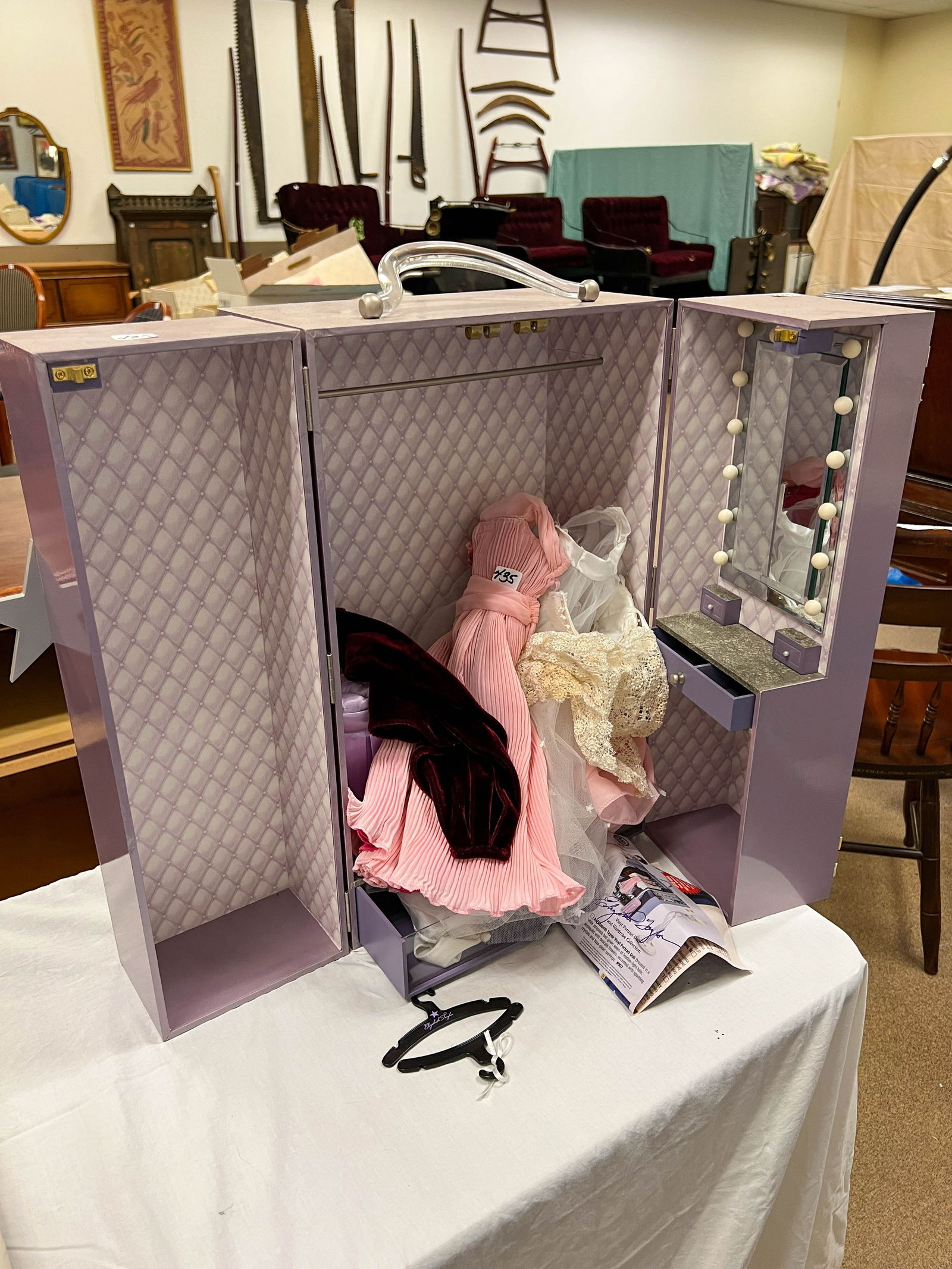 Elizabeth Taylor doll case with clothes for vinyl doll collection by Franklin Mint: Elizabeth Taylor doll case with clothes for vinyl doll collection by Franklin Mint