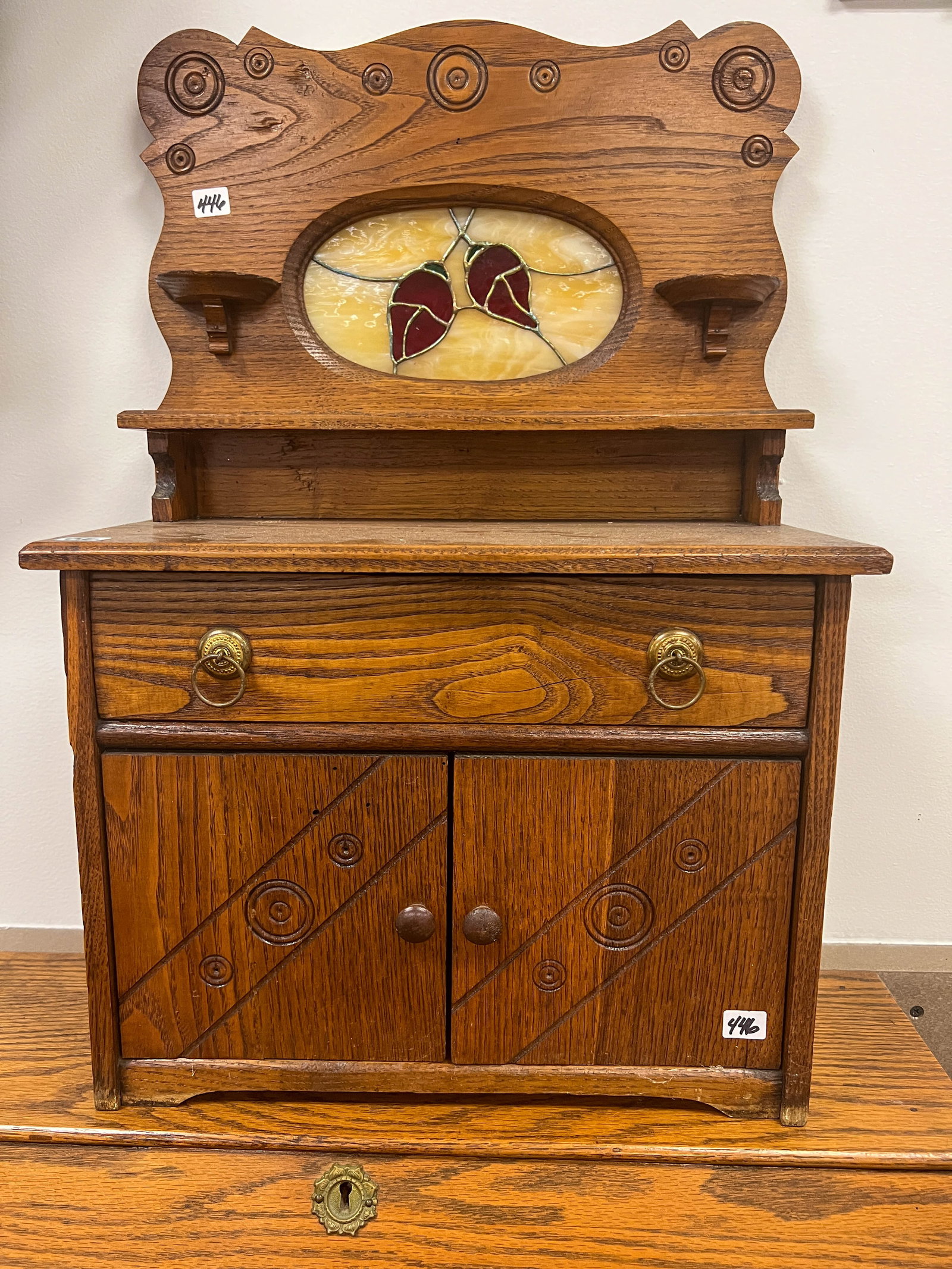 Pressed carved doll buffet in oak: Pressed carved doll buffet in oak