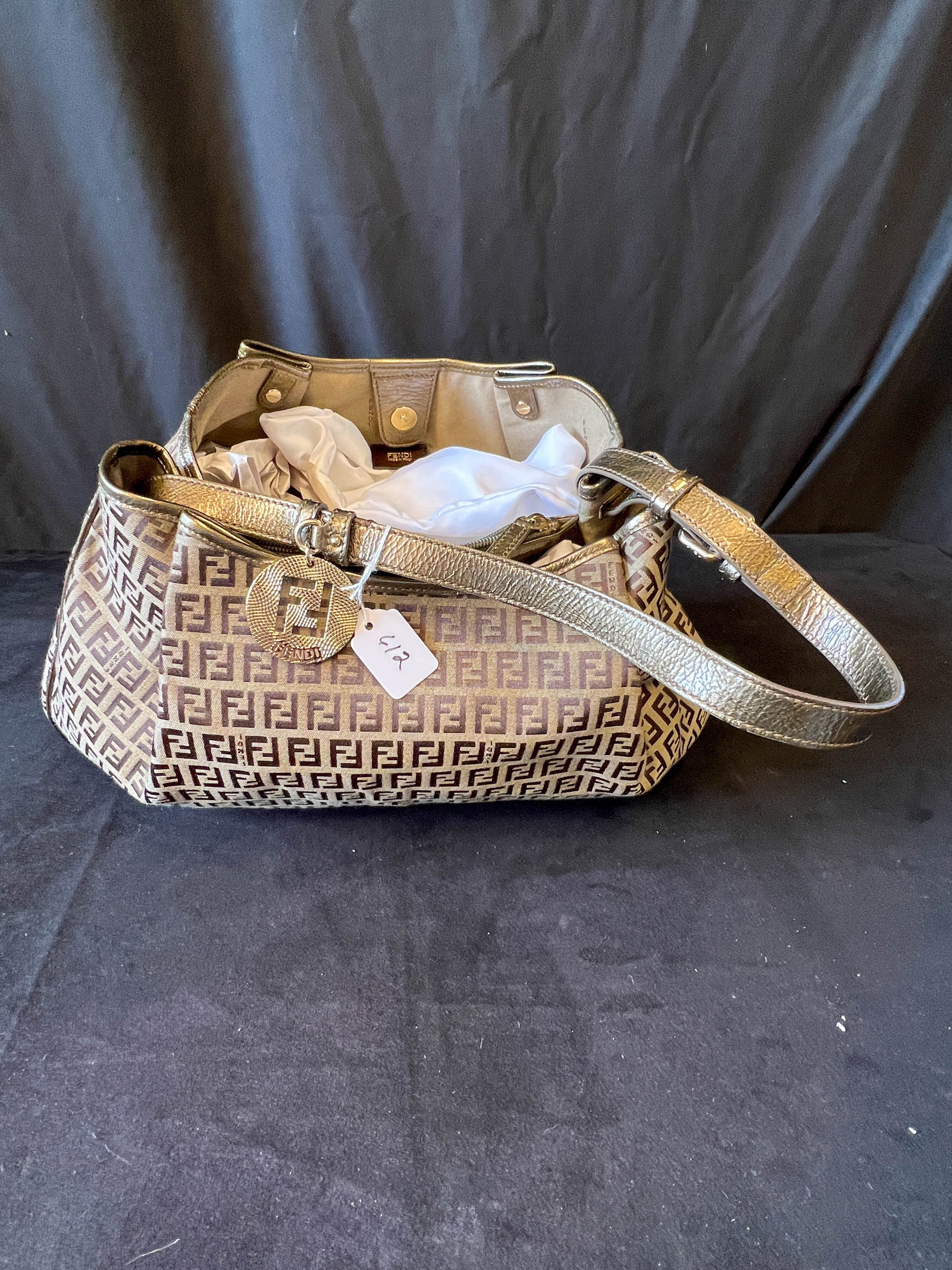 Large Fendi purse in excellent condition with original dust cover. Authenticity # 8BH220-CNL,: Large Fendi purse in excellent condition with original dust cover. Authenticity # 8BH220-CNL, 108-2354