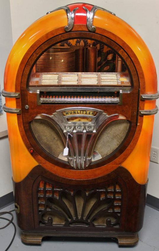 195 1941 Wurlitzer Jukebox. Model 750E. First elect Lot 195