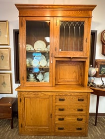 High Quality Oak Step Back Cupboard with Doors over Drawers and Cabinet Base