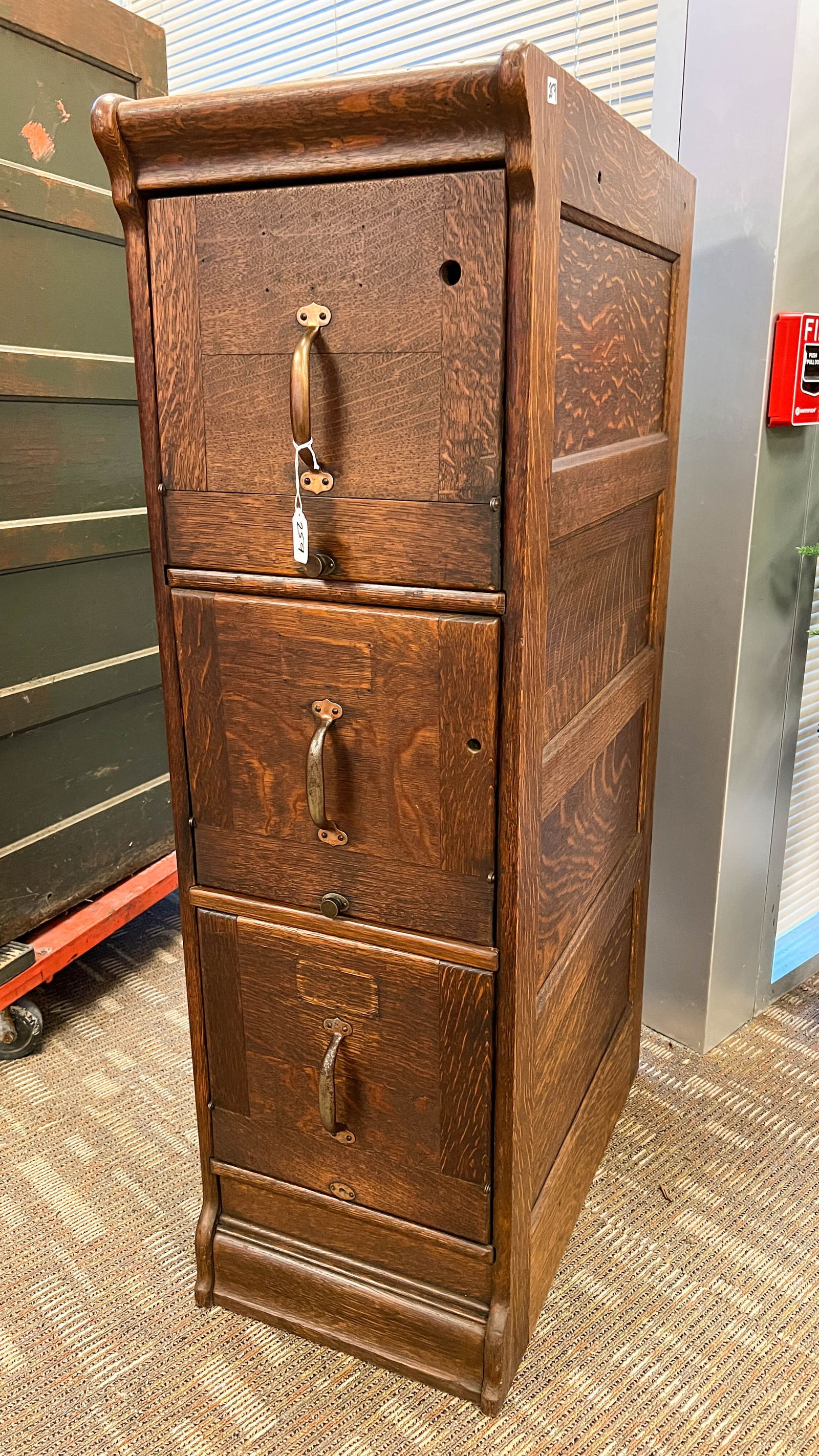 3-Drawer Oak Filing Cabinet from the 1900s (1 of 4)