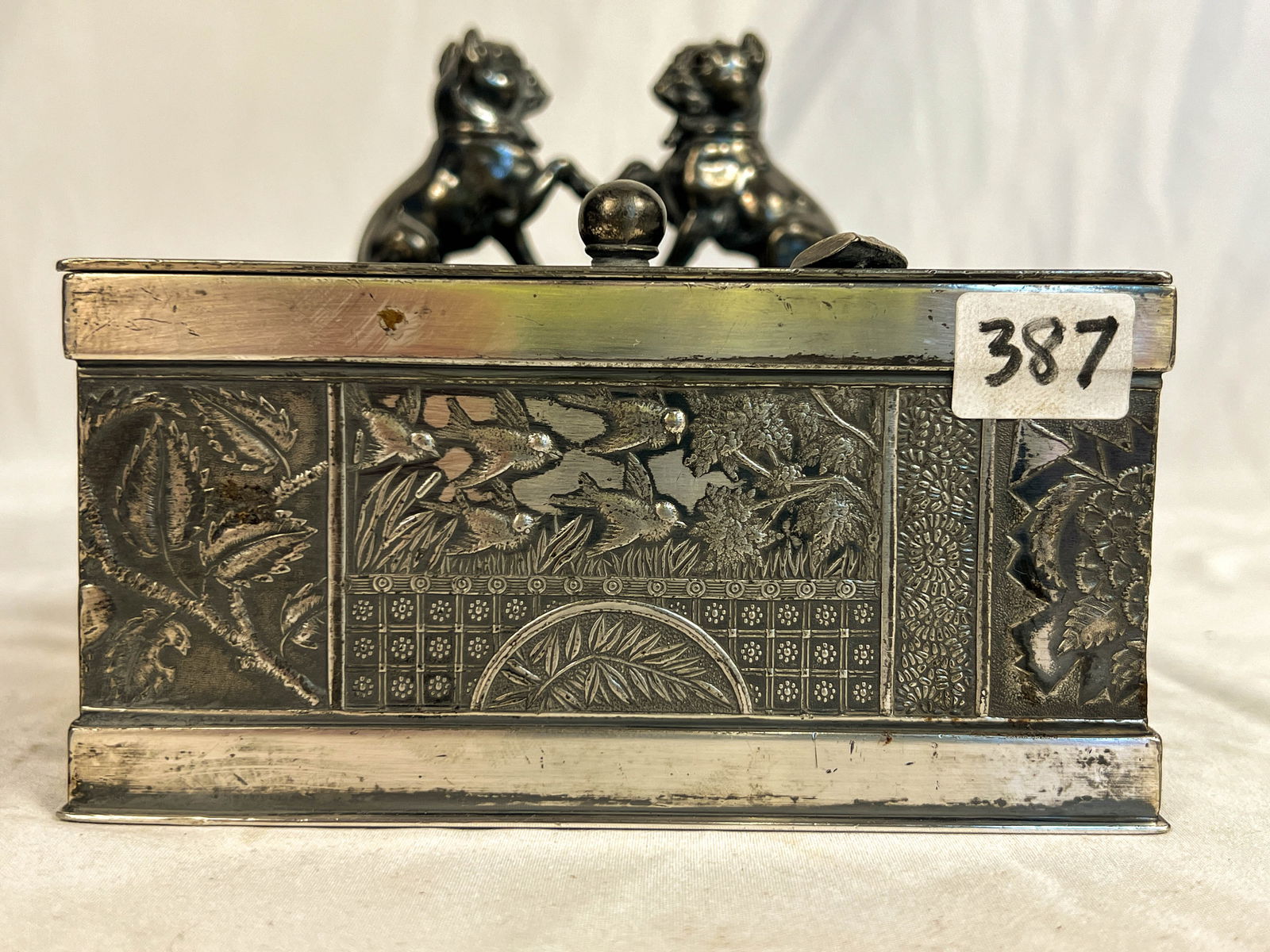 High Quality Victorian Humidor with Bulldogs Shaking Hands, Made by Pairpoint (1 of 8)