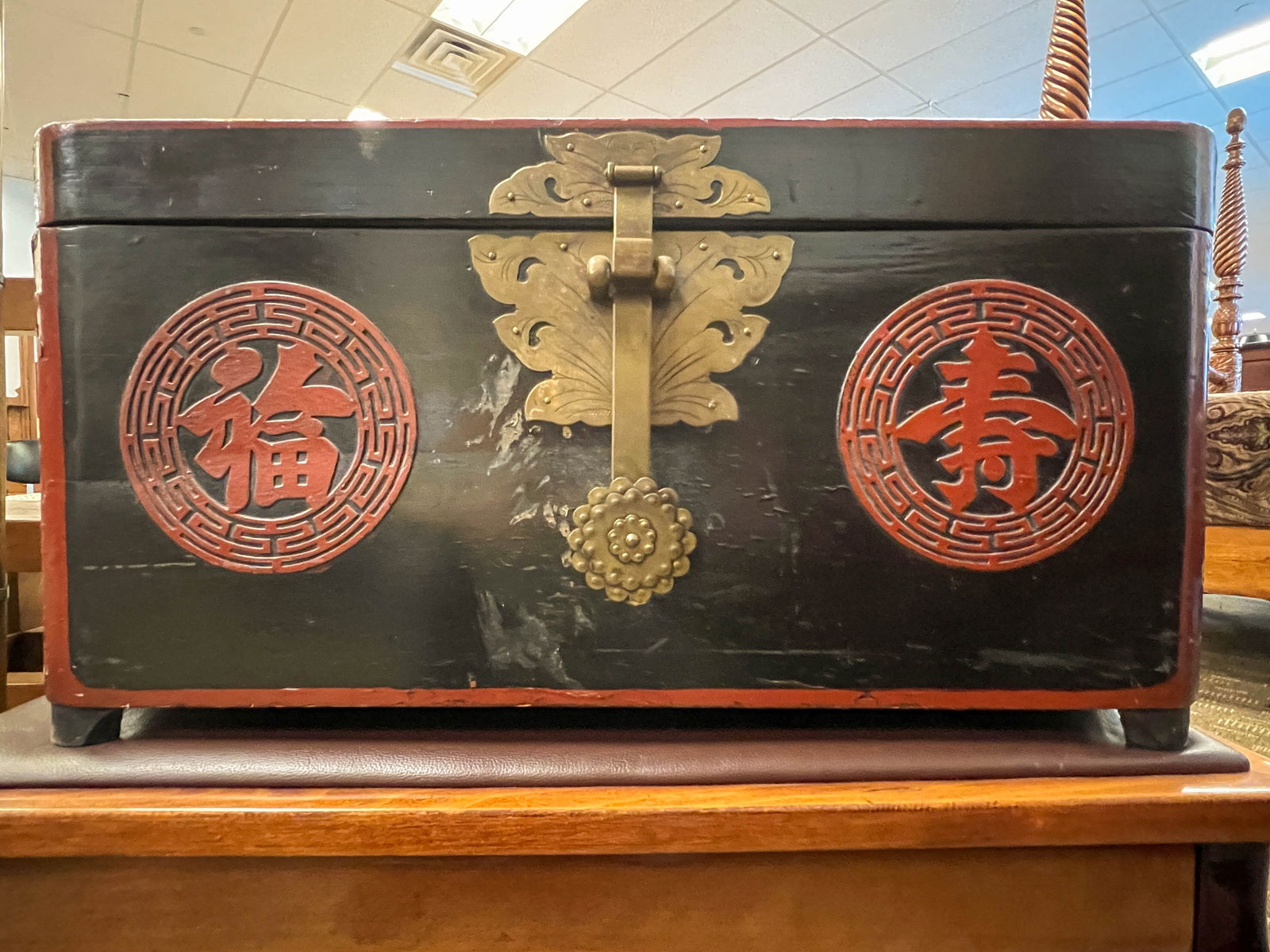 Oriental Hand Carved and Lacquered Korean Kimono Box (1 of 4)