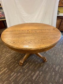 1900s Round Oak Table with Claw Feet