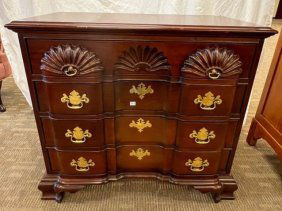 Mahogany Signed Link Taylor Shell Carved 4-Drawer Chippendale Chest Serpentine