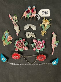 Lot of vintage Fur Clips