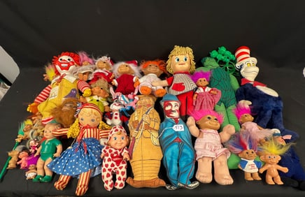Troll tote and other dolls.